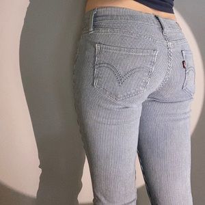 LEVi’S JEANS